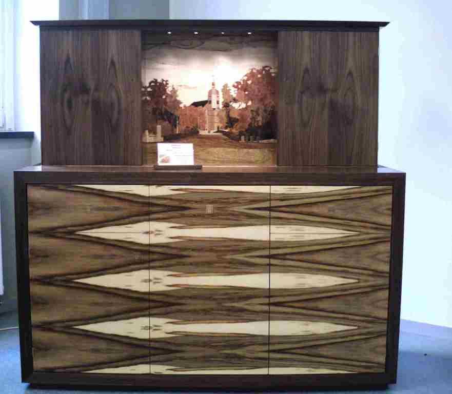 JORDAN Lacke | Barschrank aus Nussbaum